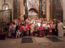 El grupo de Adoración Eucarística Perpetua peregrina a la Catedral en el Año Santo