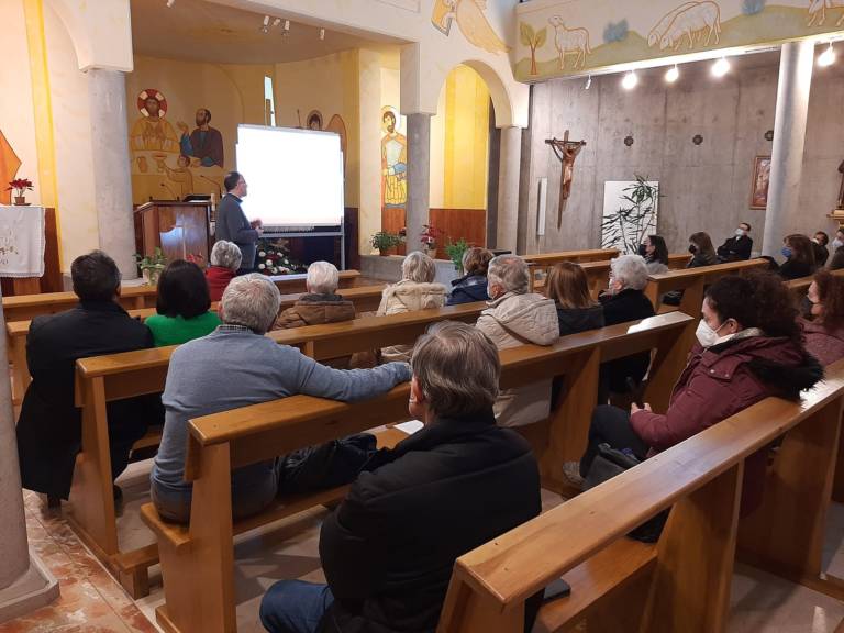 La parroquia San Román Mártir comienzas las sesiones para participar en el Sínodo 2021-2023