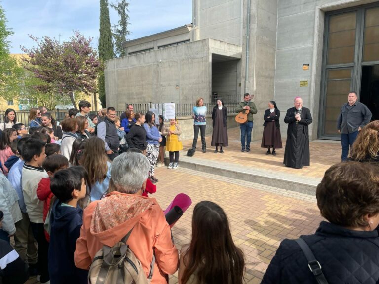 Monseñor Yanguas participa en el Encuentro de niños que hacen este año la Primera Comunión