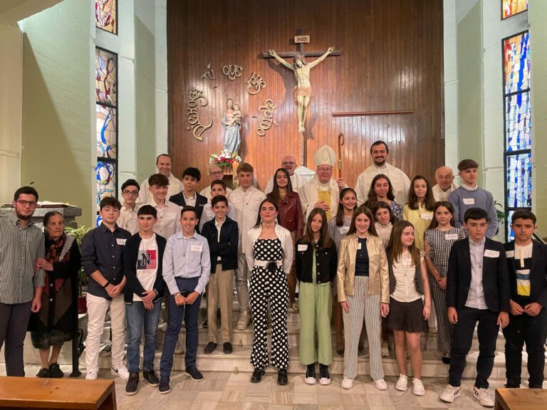 Confirmaciones en la parroquia de Nuestra Señora de La Paz de Cuenca capital