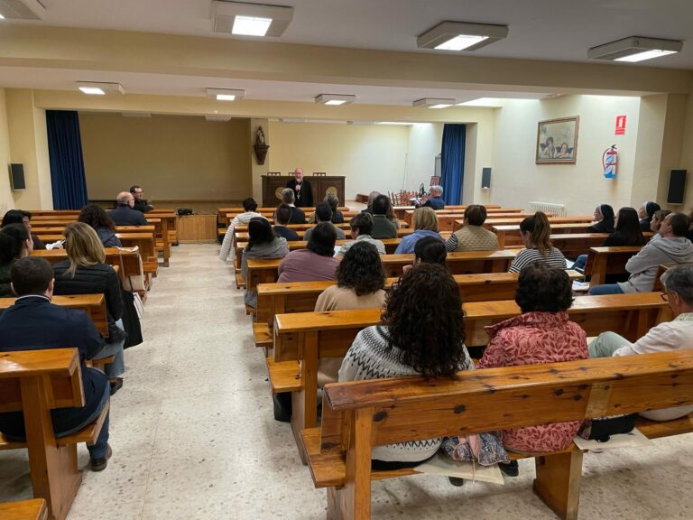 El Sr. Obispo asiste al Encuentro profesores de Religión de nuestra Diócesis