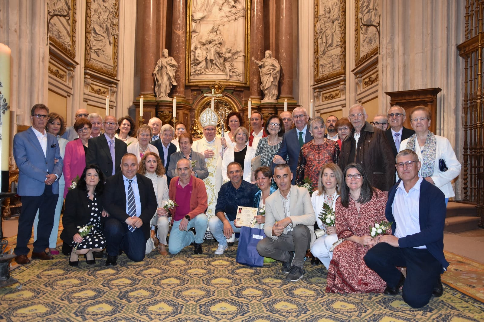 Diecinueve matrimonios de toda la Diócesis celebraron en la Catedral sus Bodas de Plata, Oro y Diamante