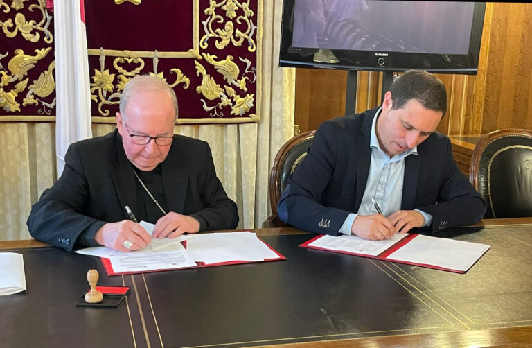 La Diputación y el Obispado renuevan el convenio de colaboración para la realización de obras cofinanciadas al 50% en 25 parroquias y en un convento de la provincia
