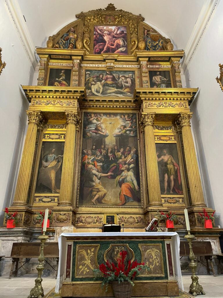 El Sr. Obispo celebra la Santa Misa con motivo de Pentecostés en la capilla del Espíritu Santo de la Catedral